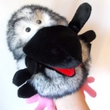 Ворона,игрушка - перчатка.