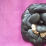 Брошь из кожи "Черная роза"