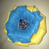 Шкіряна брошка- заколка , синьо-жовта , жовто блакитна