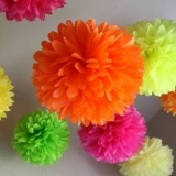 Помпоны как декор свадебного зала